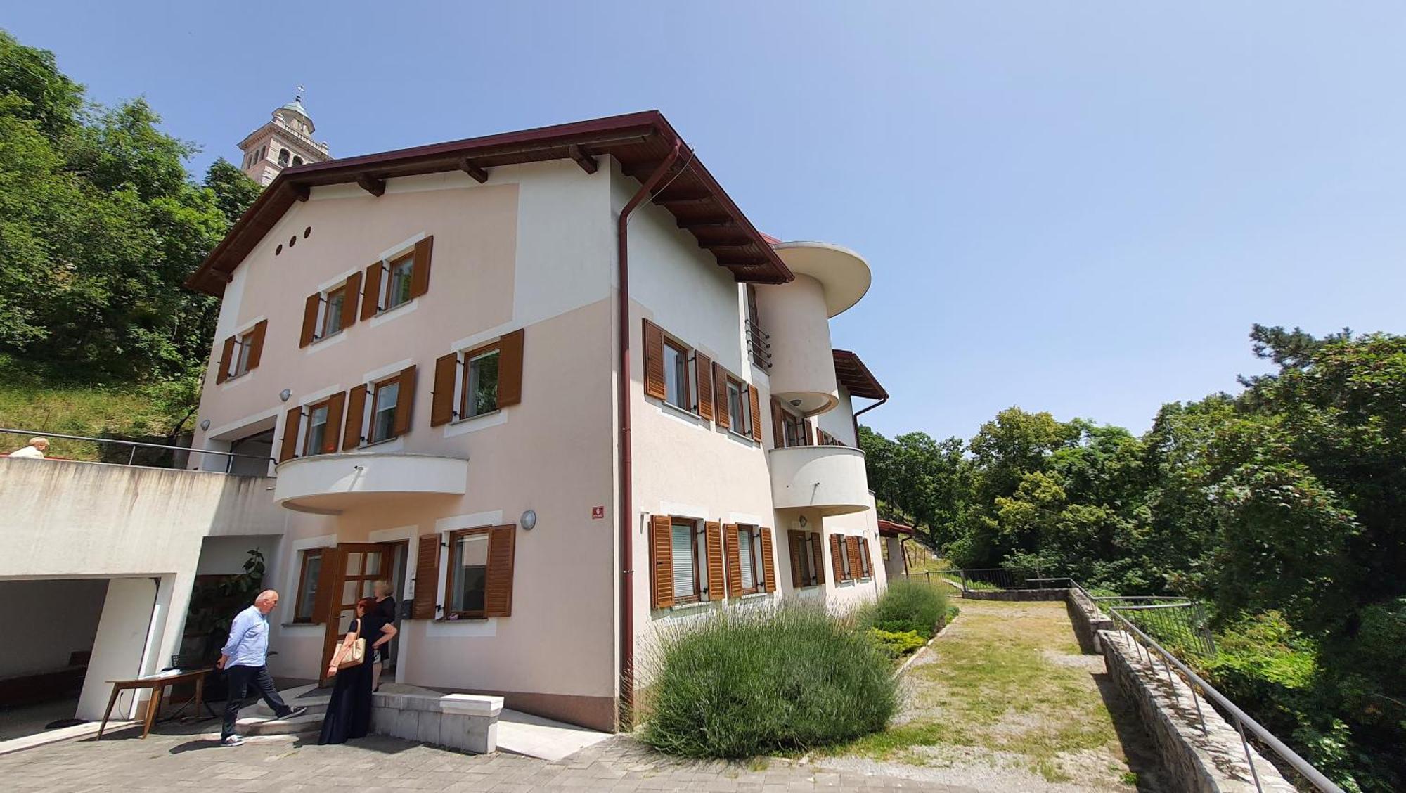 Prenocisca Center Mir In Dobro Hotel Solkan Exterior photo